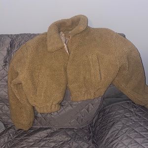 comfy stylish teddy coat for the winter!! Size: L